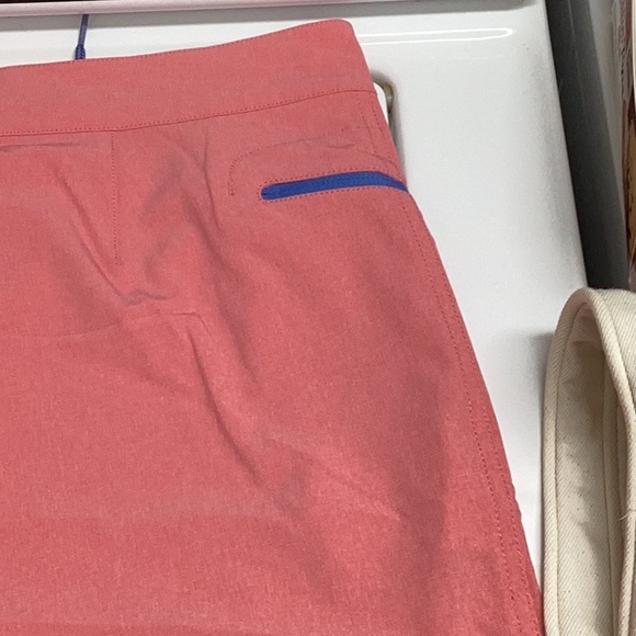 Beautiful VINEYARD VINES board shorts - Picture 5 of 5